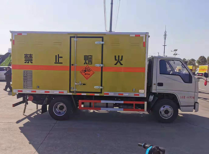 潼南爆破器材运输车技术升级与安全合规新趋势